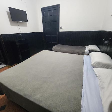 Rufino'S Guesthouse เมนโดซา ภายนอก รูปภาพ