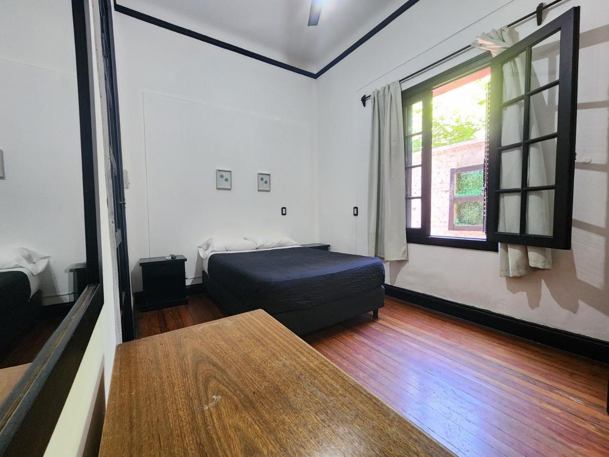 Rufino'S Guesthouse เมนโดซา ภายนอก รูปภาพ